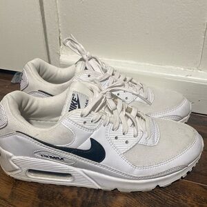 Women’s Nike Airmax 90’s size 9.5